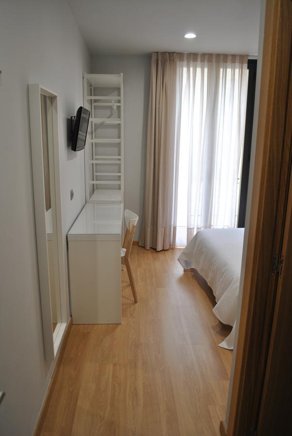 Hostal Universitat Cervera  Exterior photo