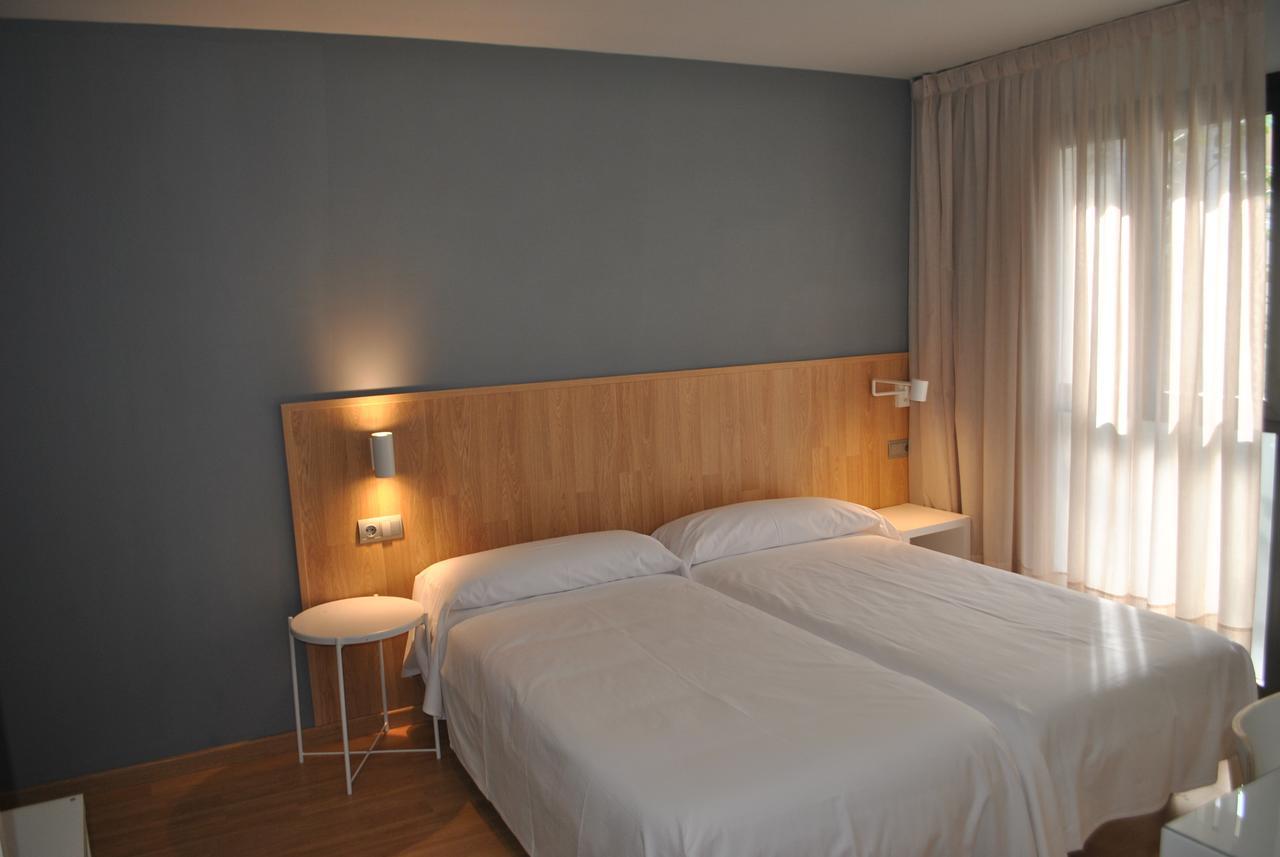 Hostal Universitat Cervera  Exterior photo