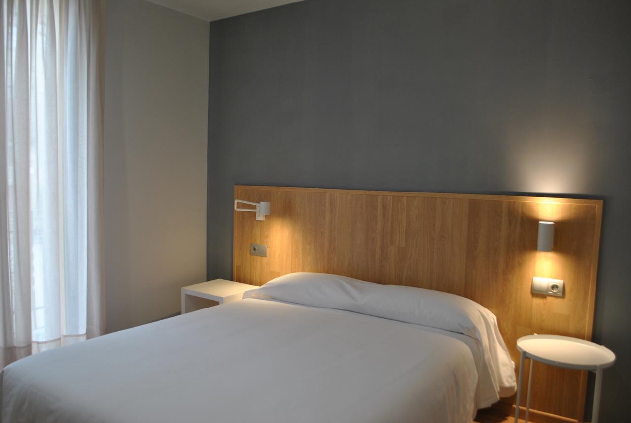 Hostal Universitat Cervera  Exterior photo