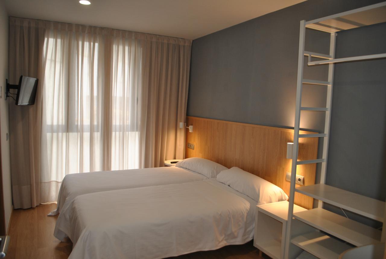 Hostal Universitat Cervera  Exterior photo