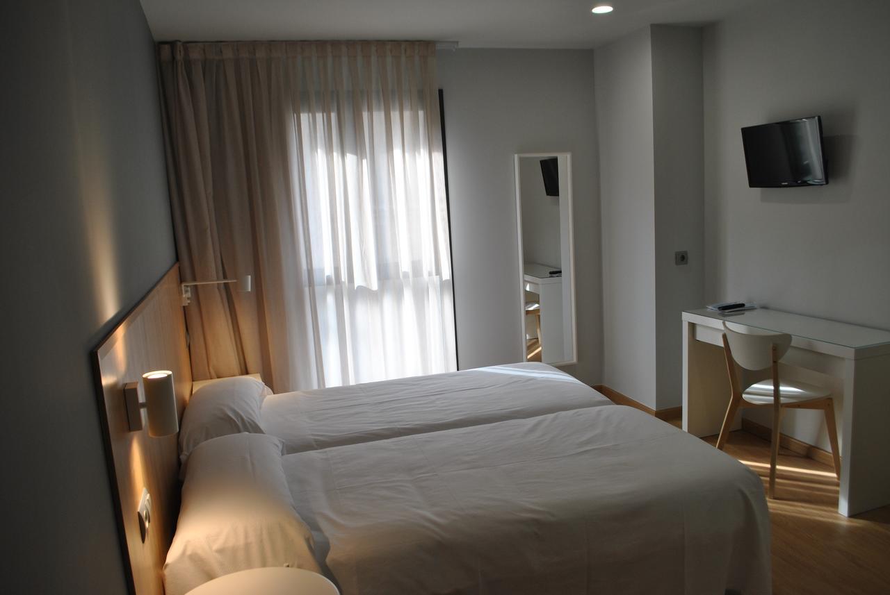 Hostal Universitat Cervera  Exterior photo