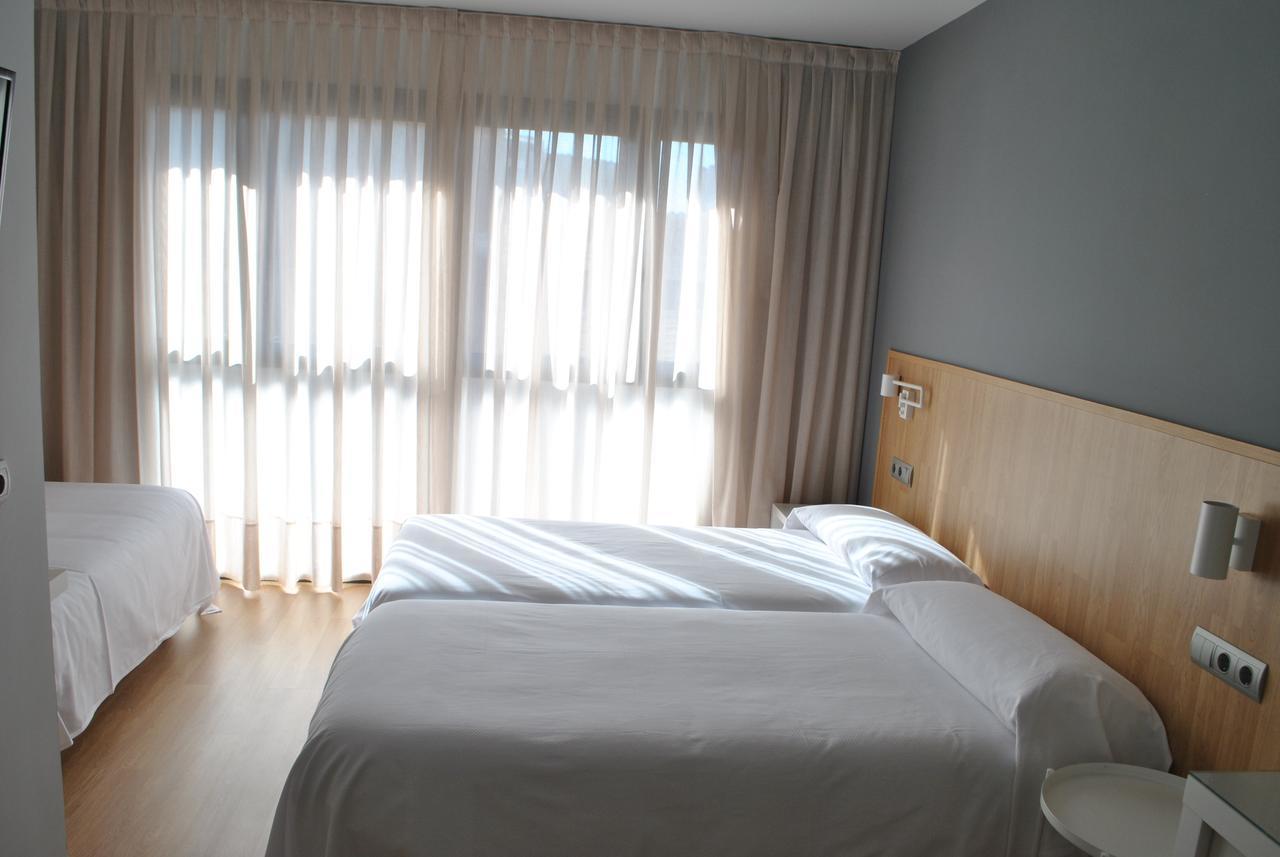Hostal Universitat Cervera  Exterior photo