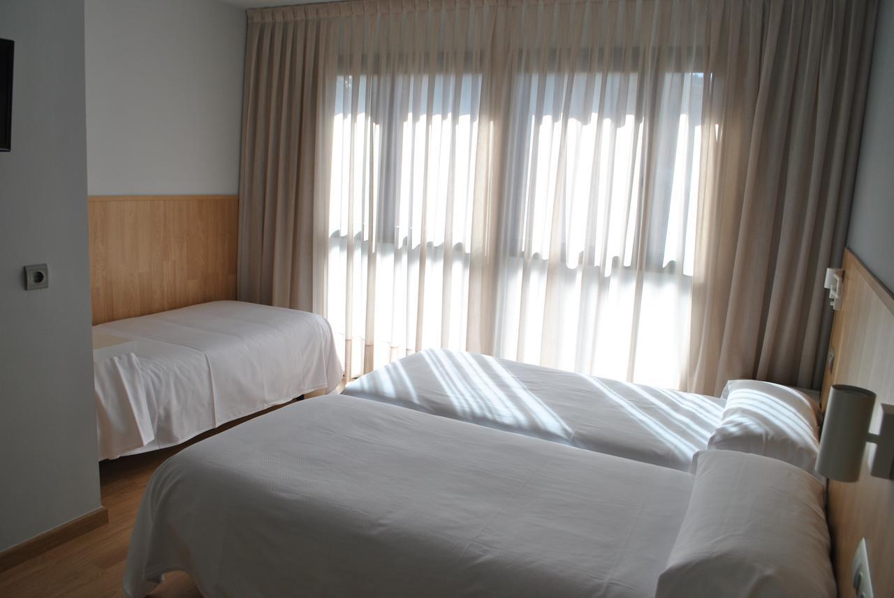 Hostal Universitat Cervera  Exterior photo